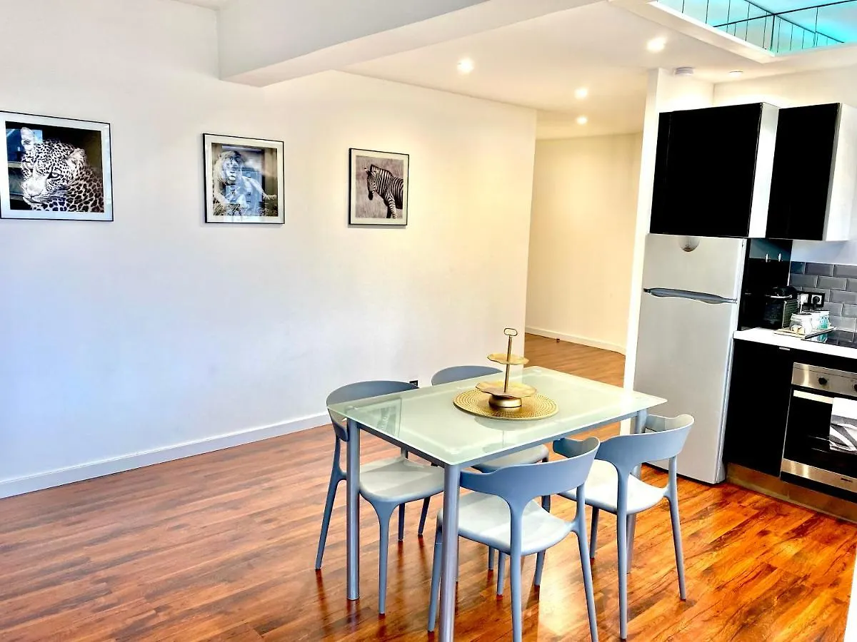 LE CARDINAL, appartement avec parking privé, gare, centre ville, Annecy